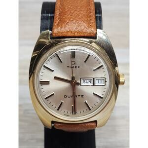 Timex Q Quartz Day-Date Wristwatch Working With New Band, 70's Clean Watch